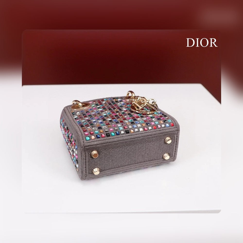 Anum Bags Detail