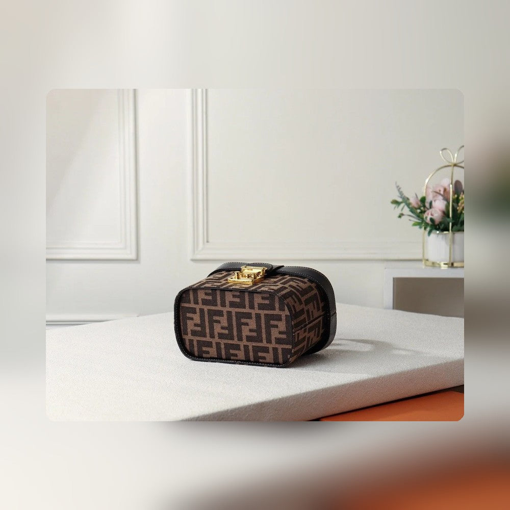 Anum Bags Detail