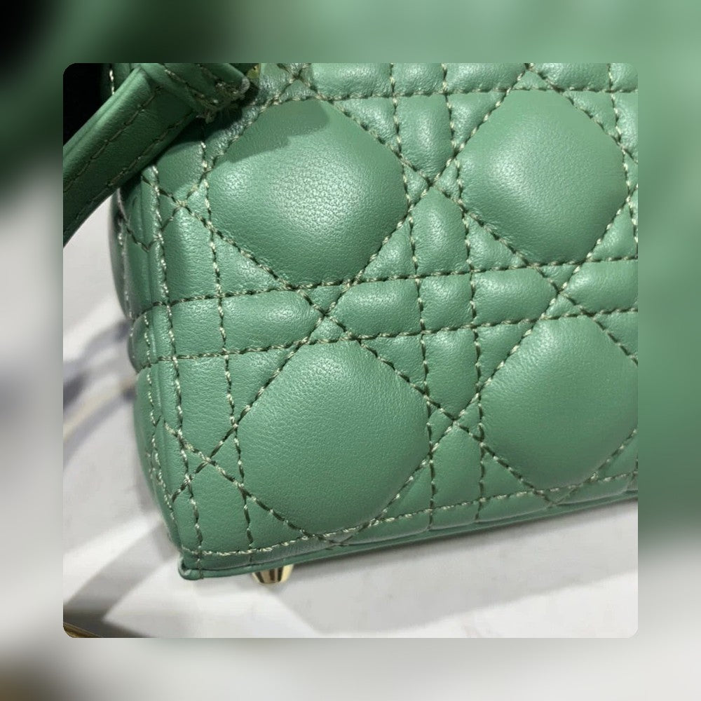Anum Bags Detail