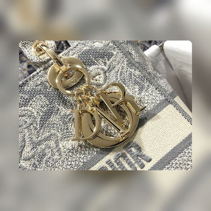 Anum Bags Detail