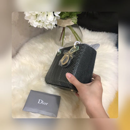 Anum Bags Detail