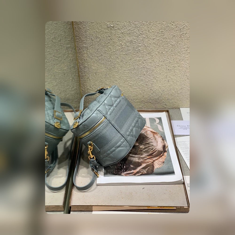 Anum Bags Detail