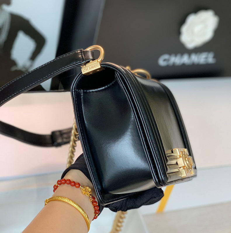 Anum Bags Detail