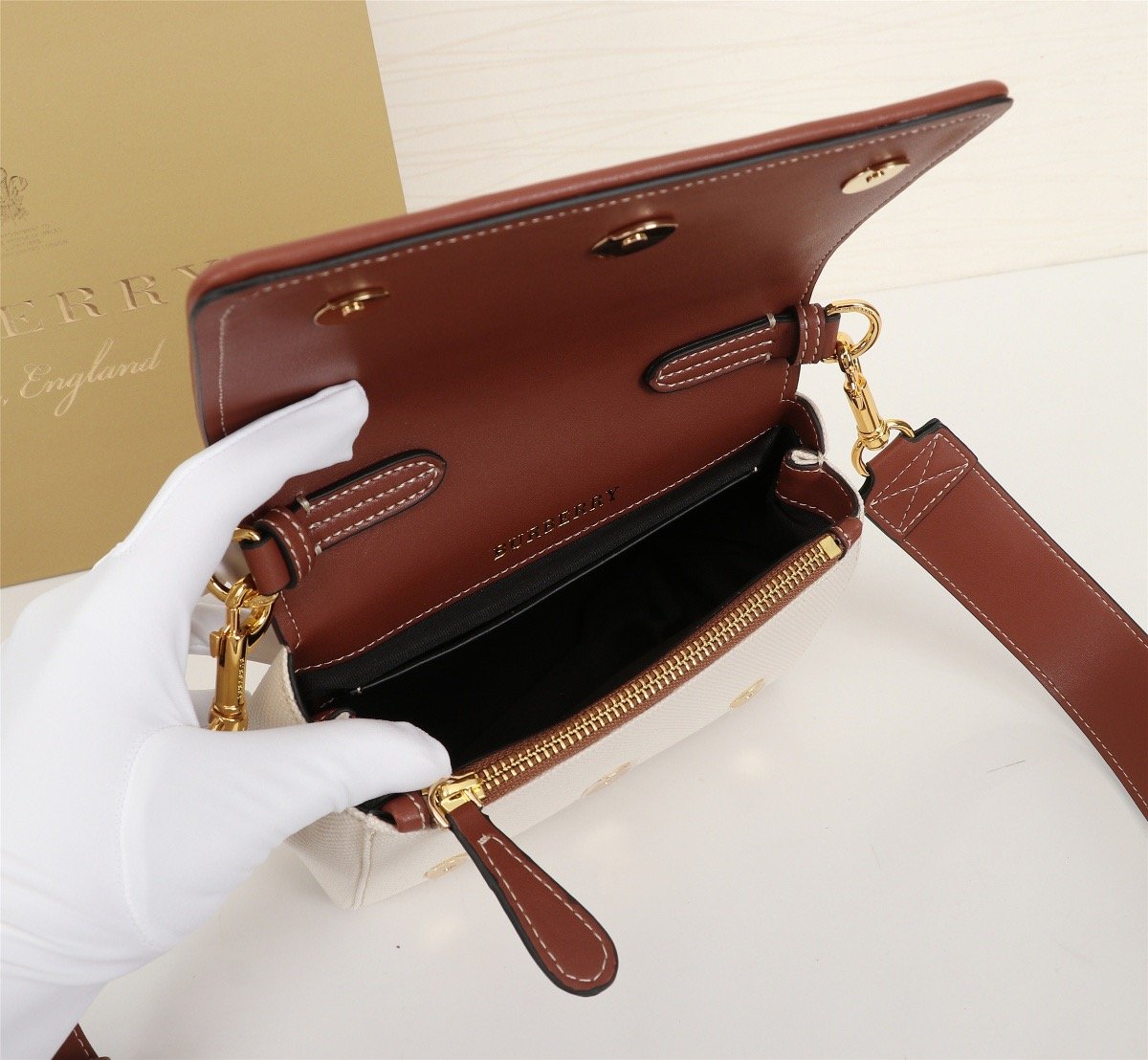 Anum Bags Detail