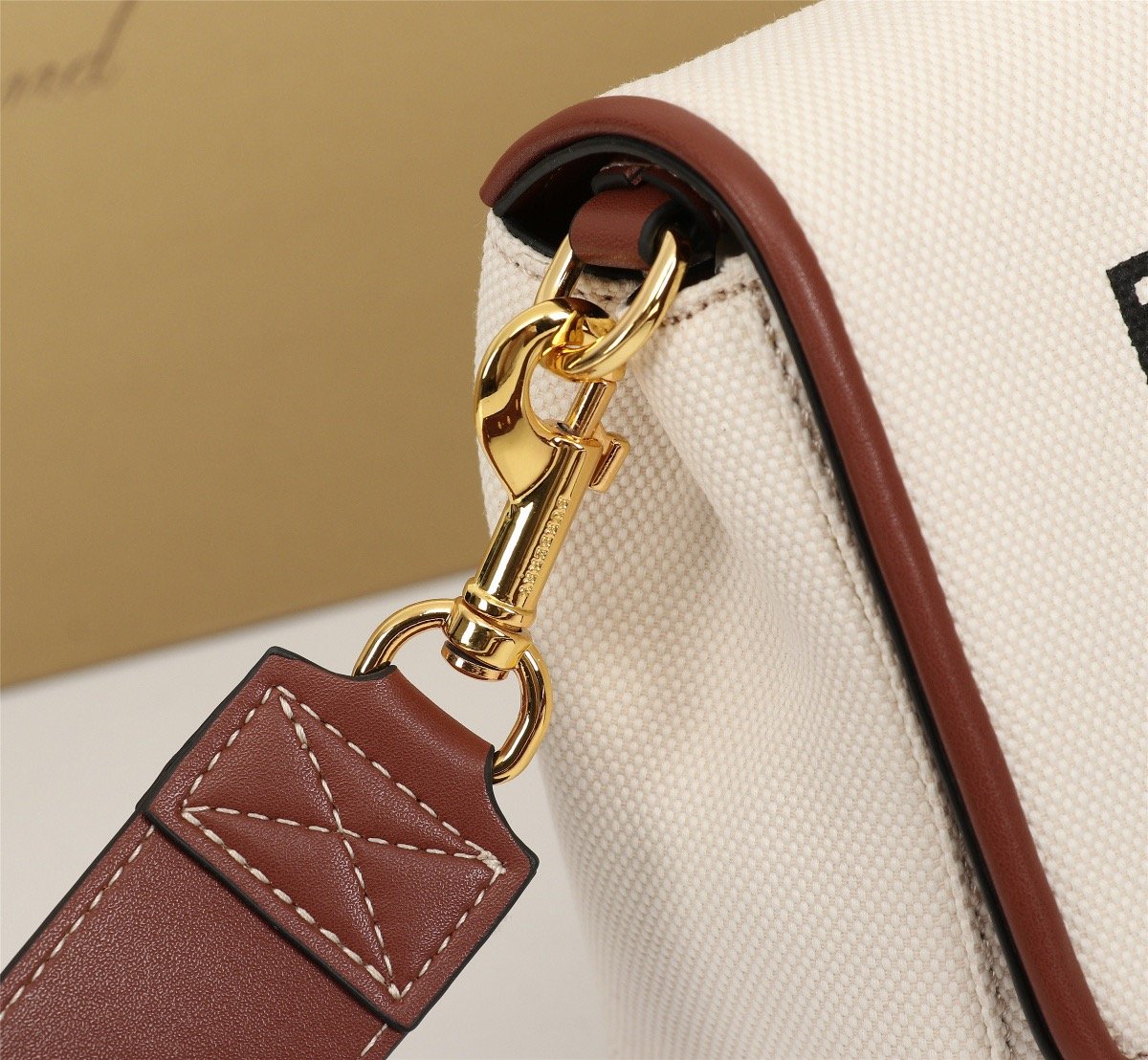Anum Bags Detail