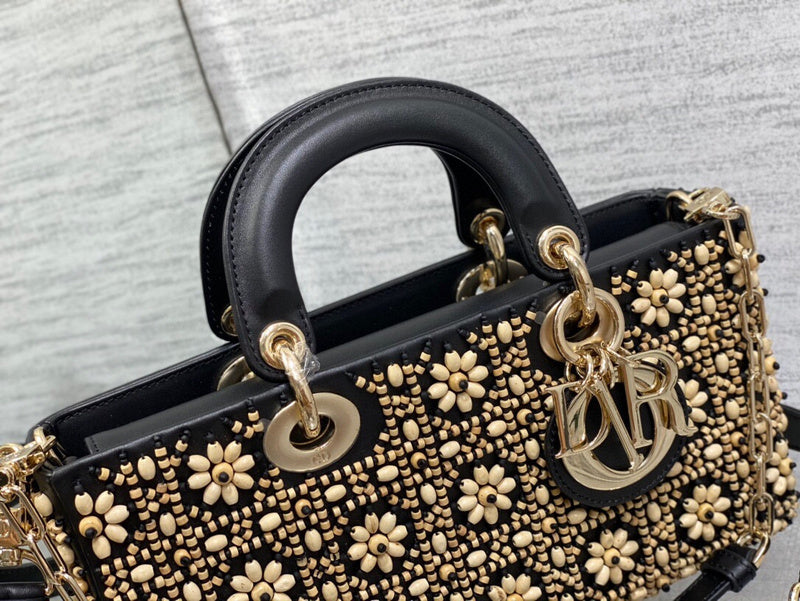 Anum Bags Detail