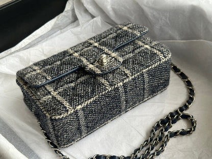 Anum Bags Detail