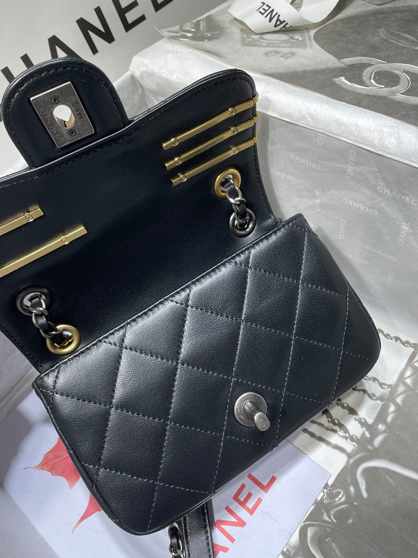 Anum Bags Detail
