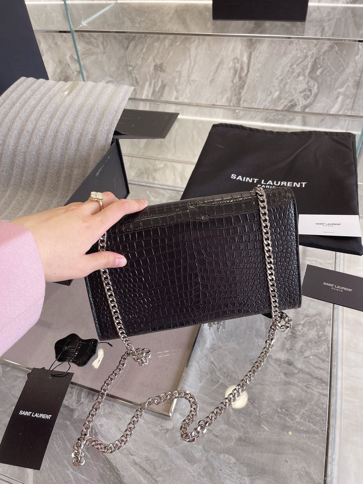 Anum Bags Detail