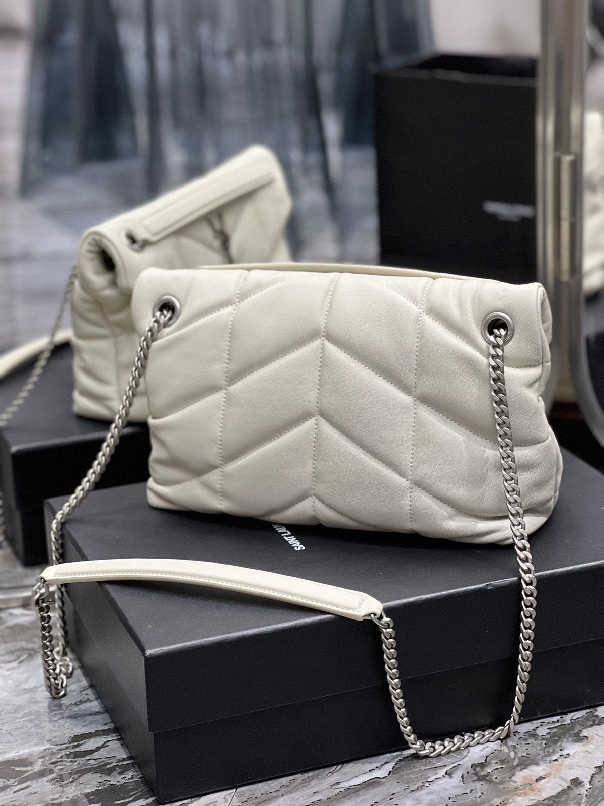 Anum Bags Detail