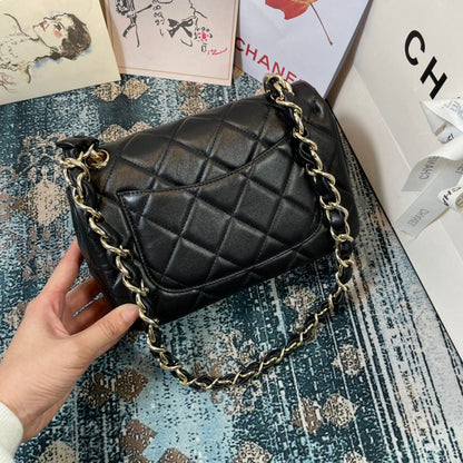 Anum Bags Detail