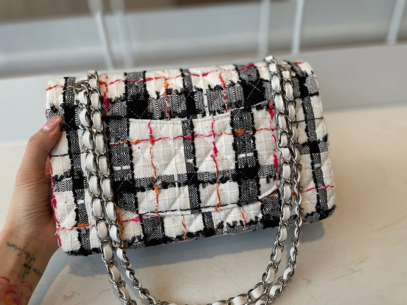 Anum Bags Detail