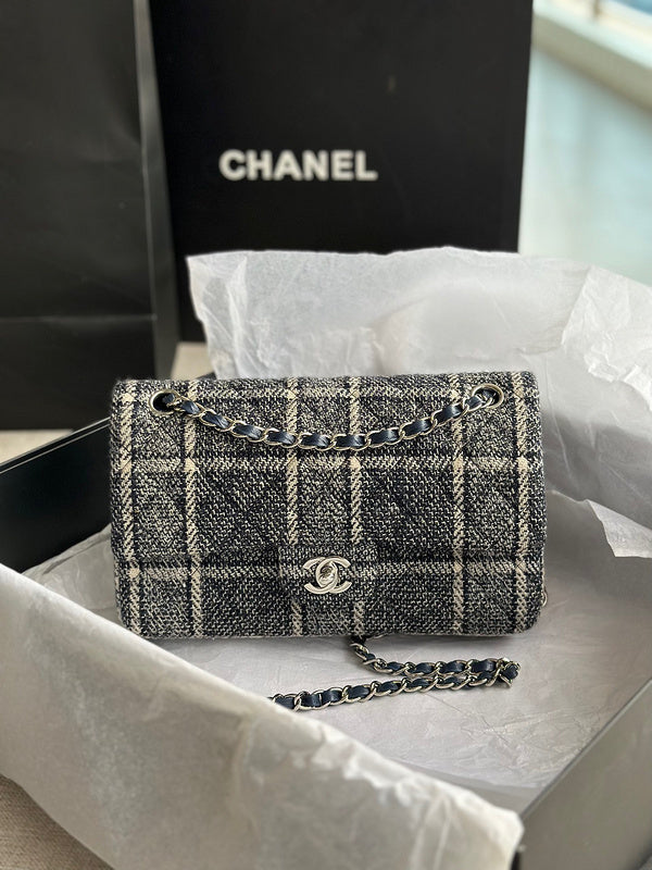Anum Bags Detail