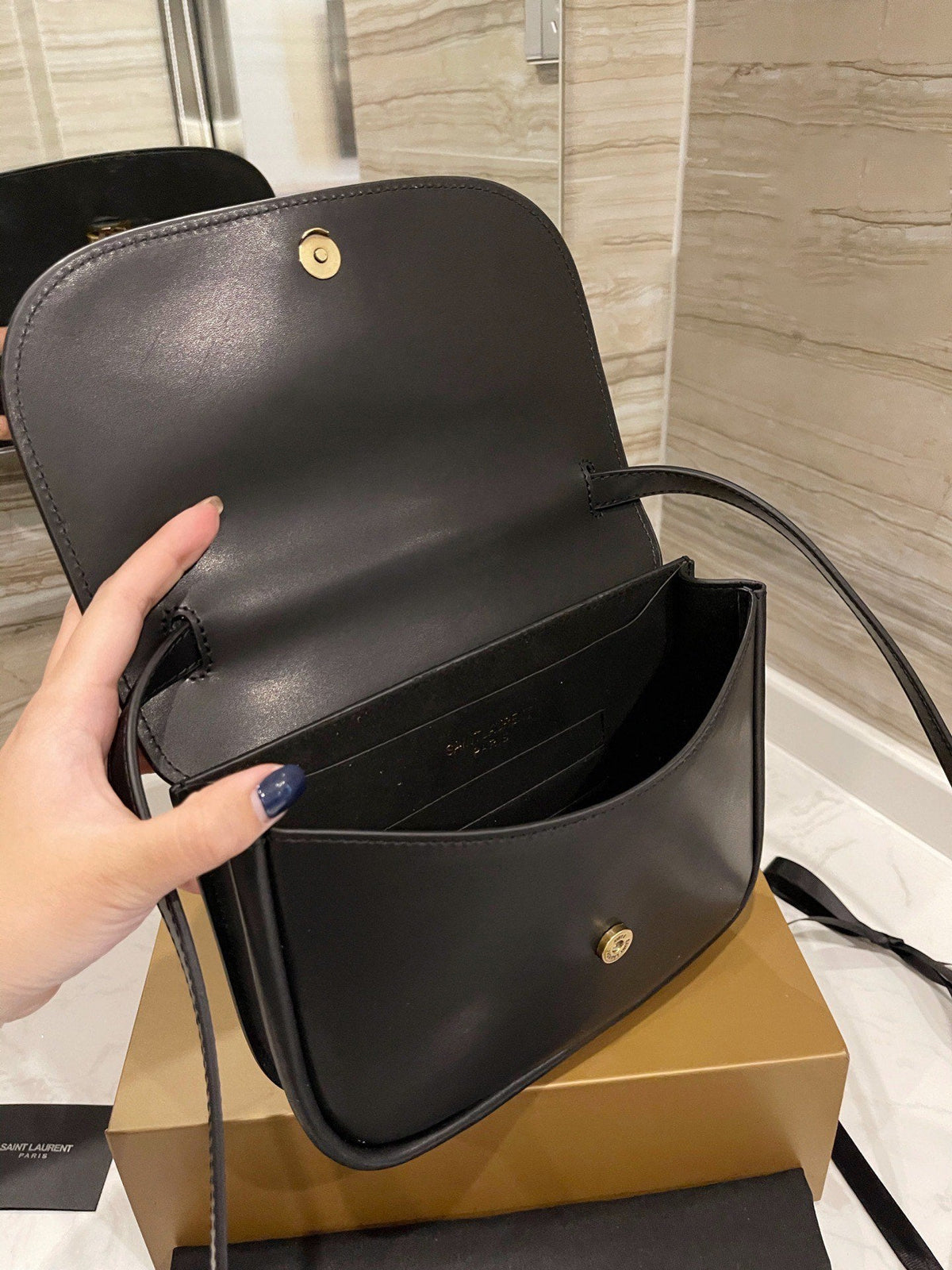 Anum Bags Detail