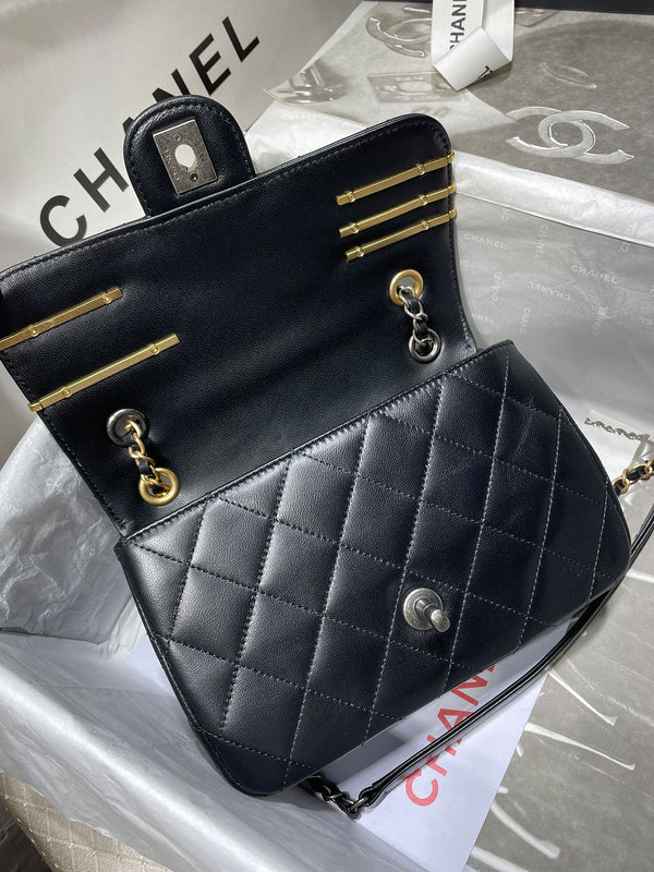 Anum Bags Detail