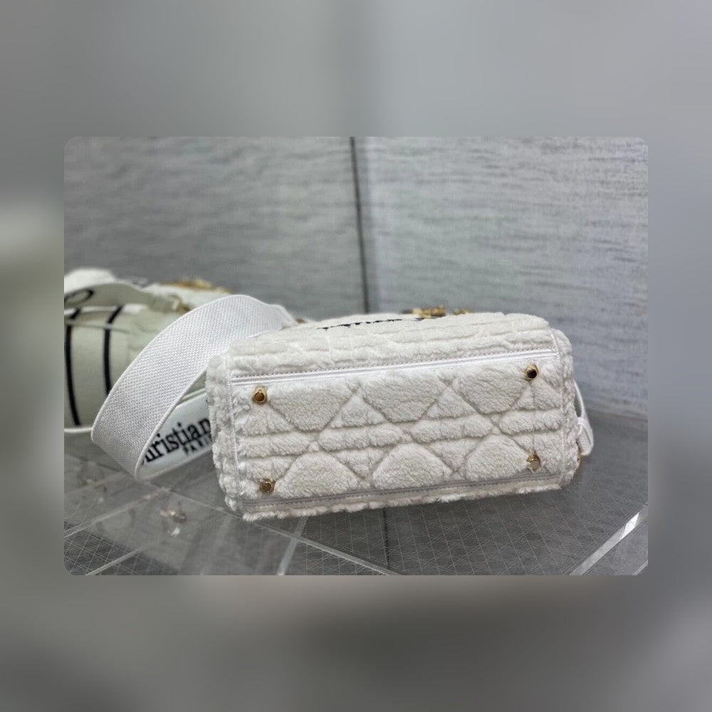 Anum Bags Detail