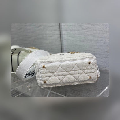 Anum Bags Detail