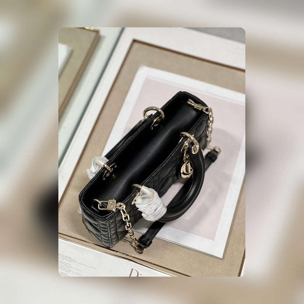 Anum Bags Detail