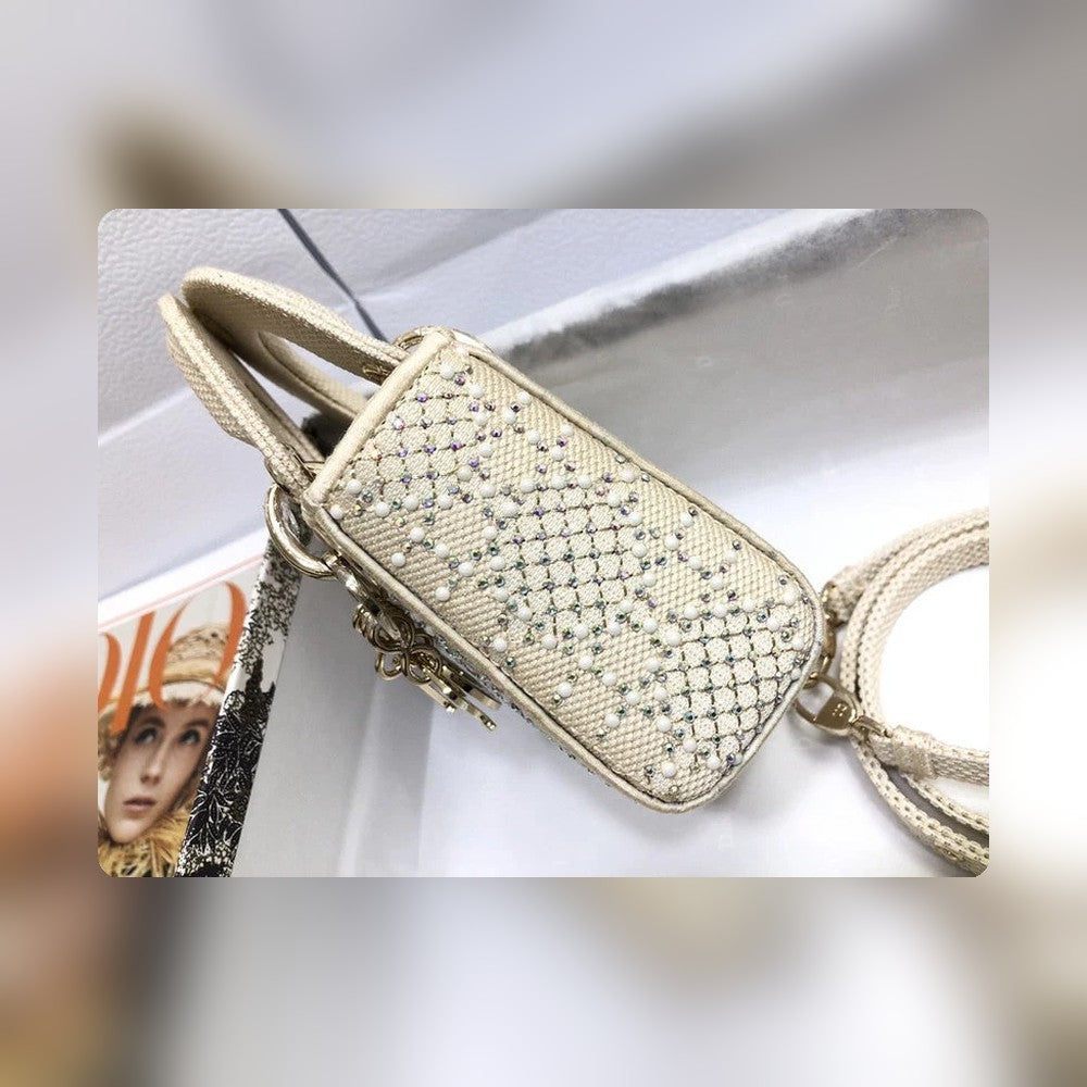 Anum Bags Detail