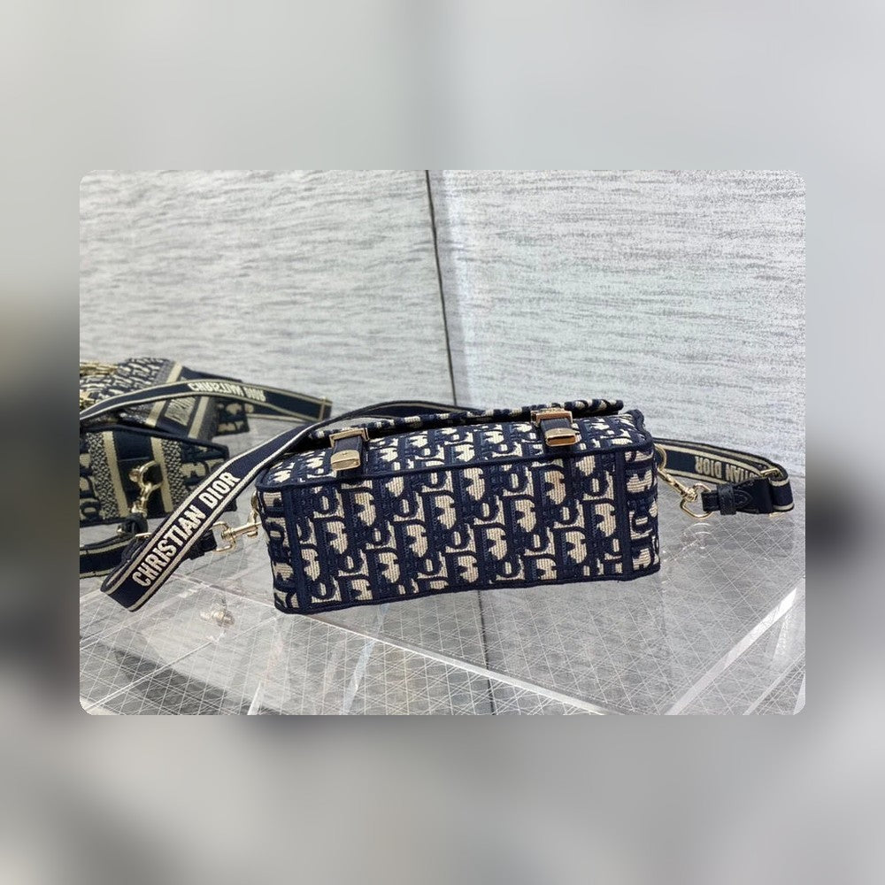 Anum Bags Detail