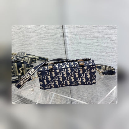 Anum Bags Detail