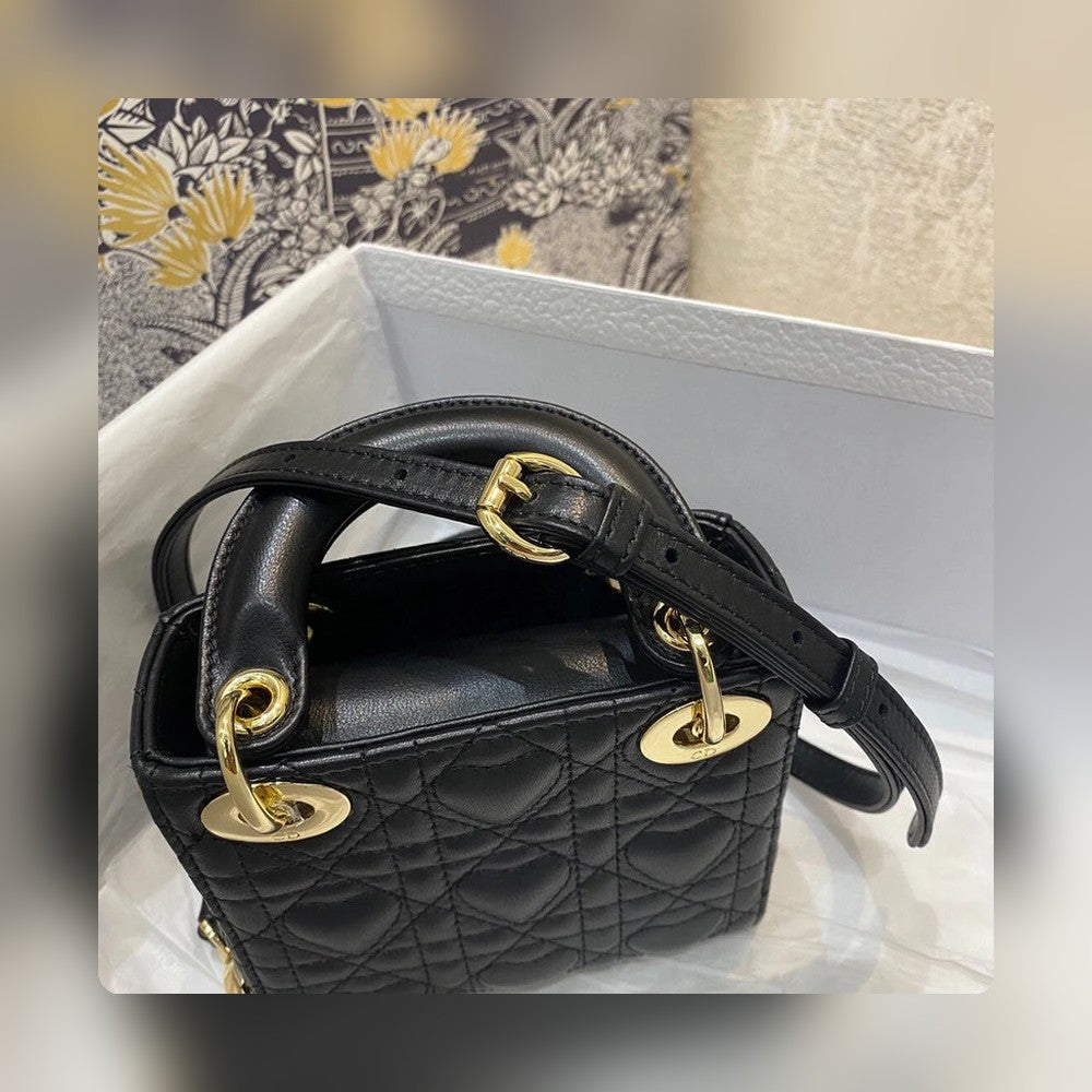 Anum Bags Detail