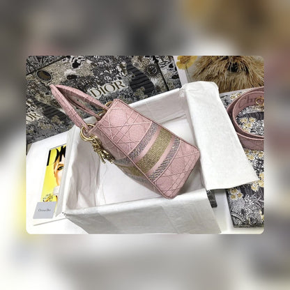 Anum Bags Detail