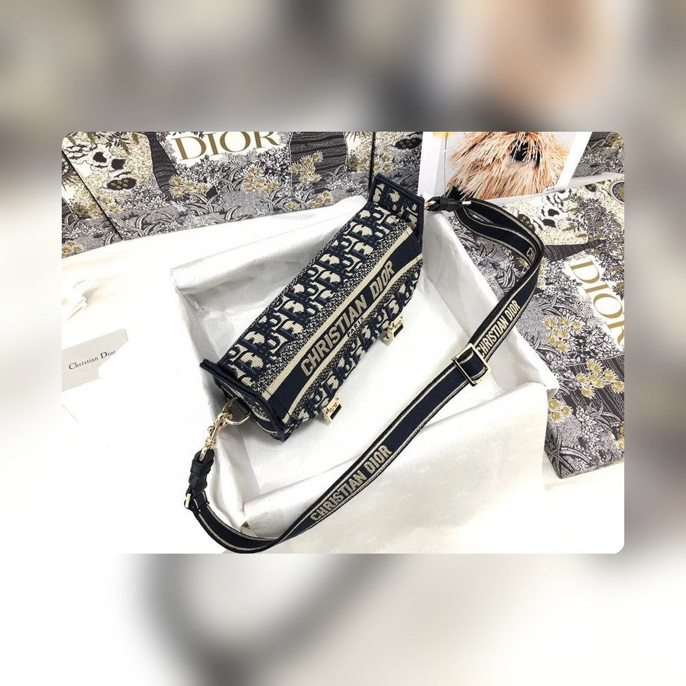 Anum Bags Detail