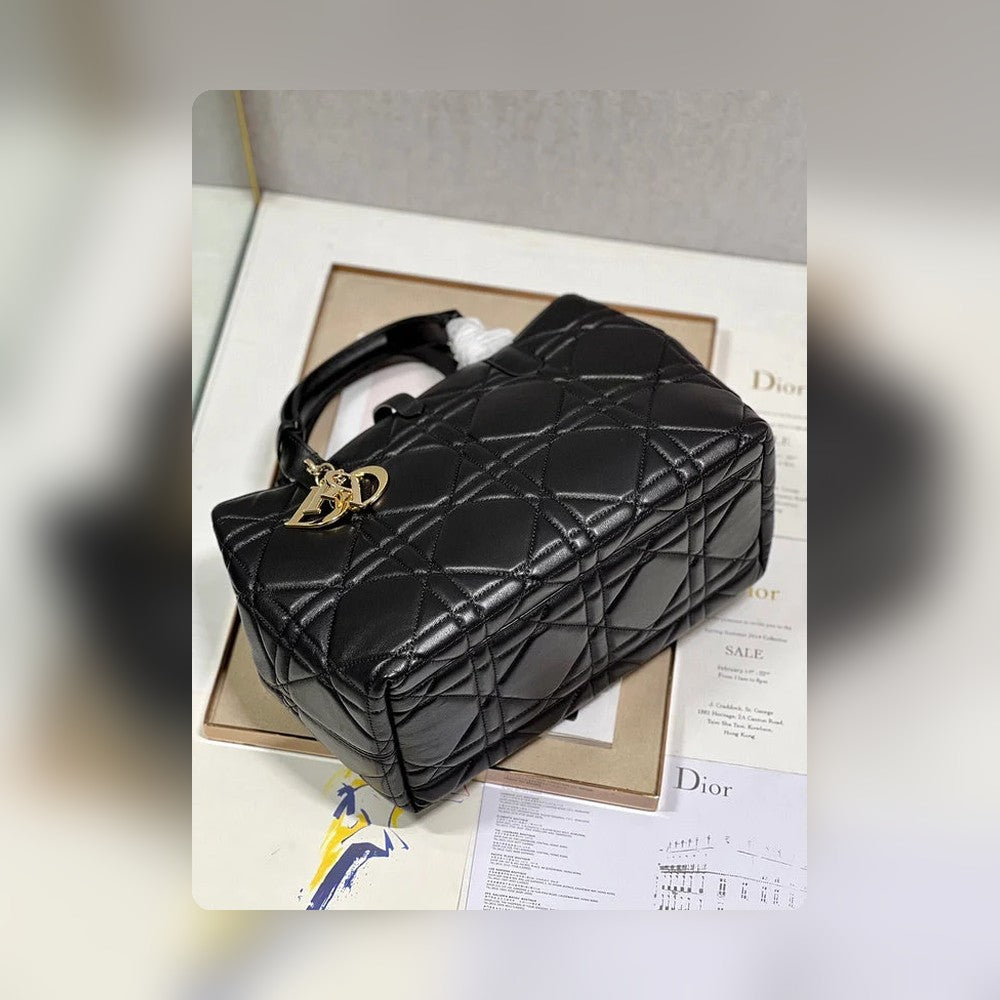 Anum Bags Detail