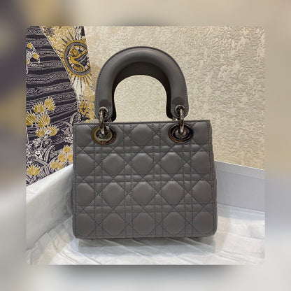 Anum Bags Detail