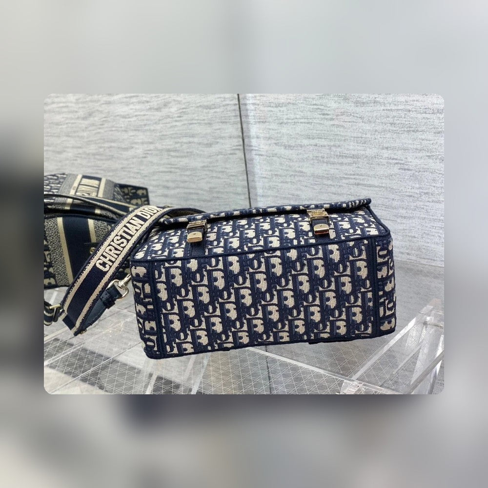 Anum Bags Detail