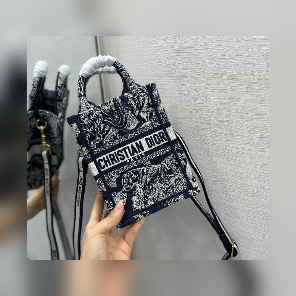 Anum Bags Detail