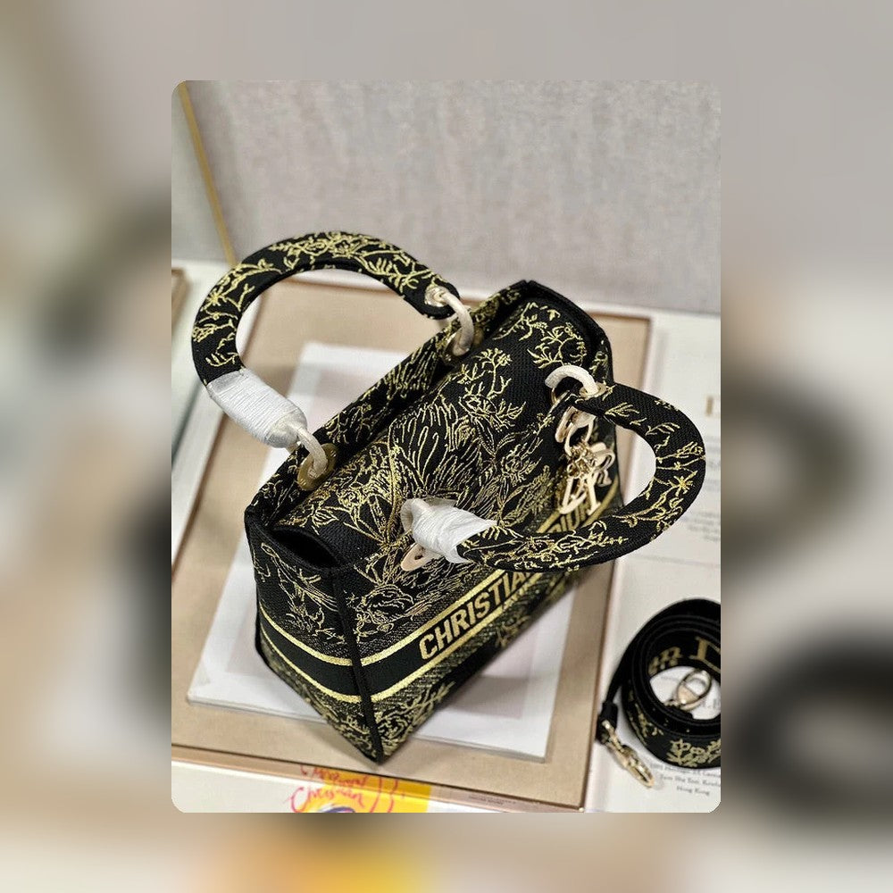 Anum Bags Detail