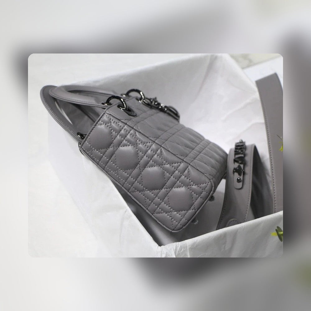 Anum Bags Detail