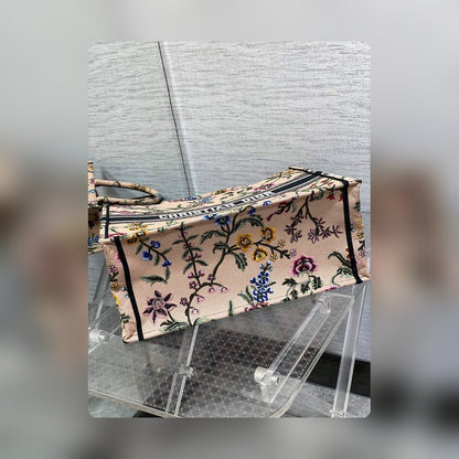 Anum Bags Detail