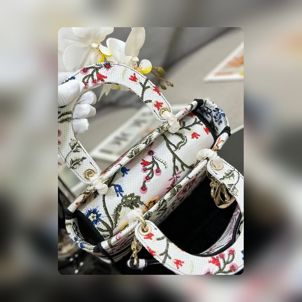 Anum Bags Detail