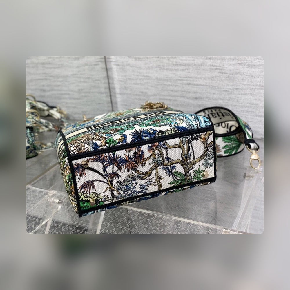 Anum Bags Detail