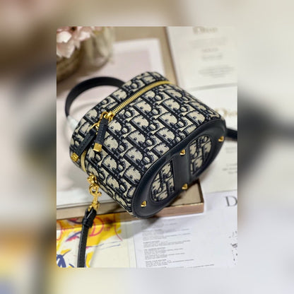 Anum Bags Detail