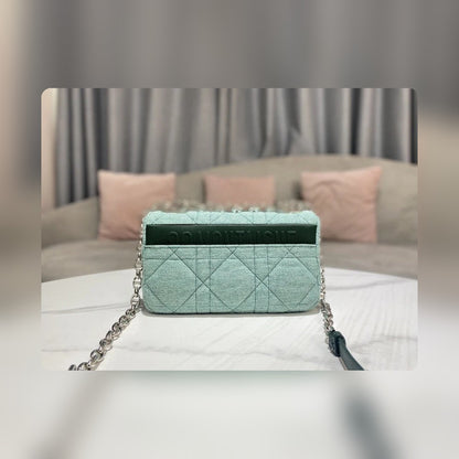 Anum Bags Detail