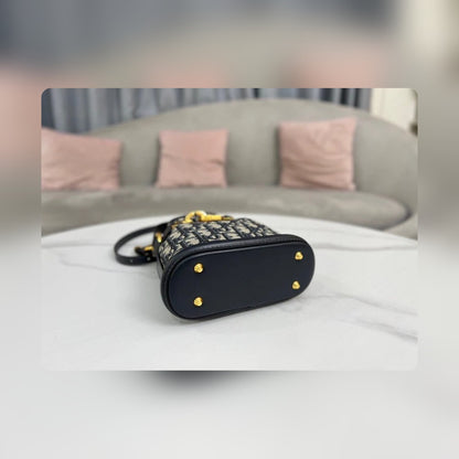 Anum Bags Detail