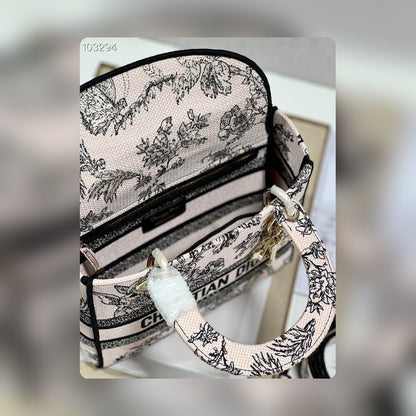 Anum Bags Detail