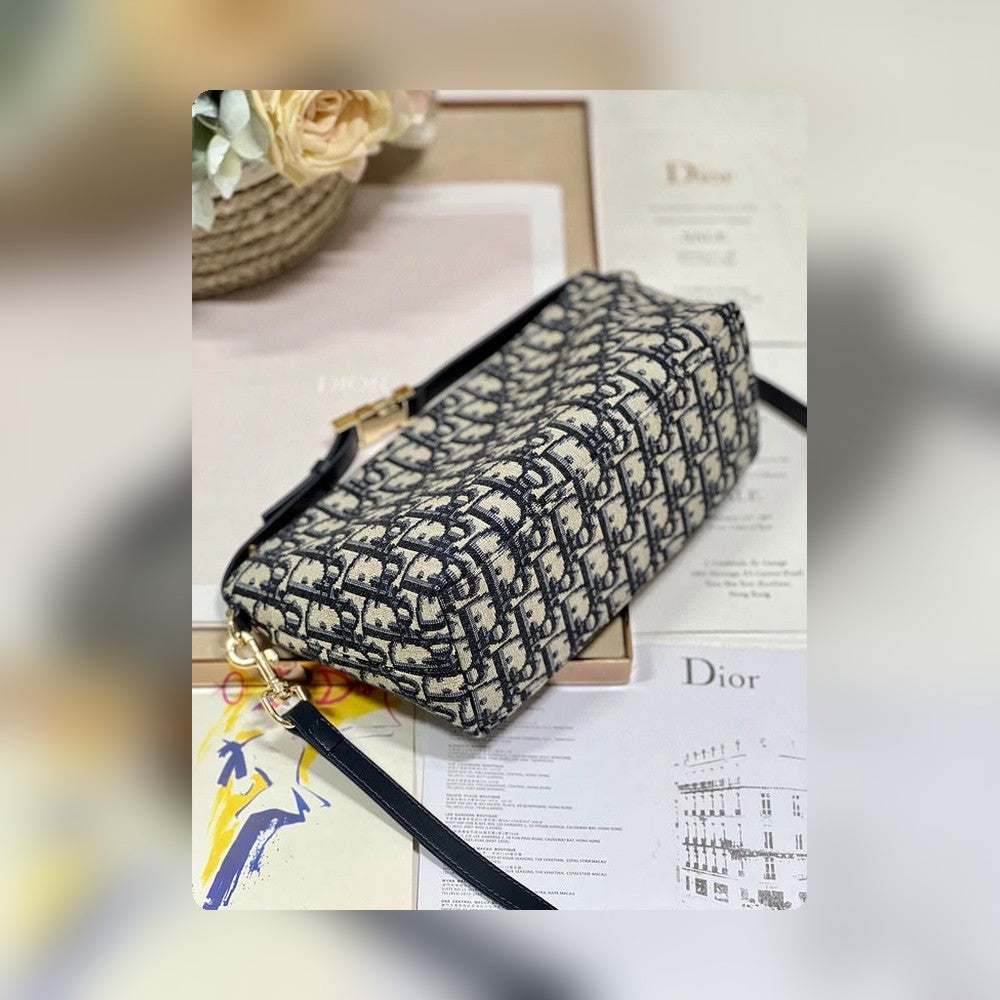Anum Bags Detail