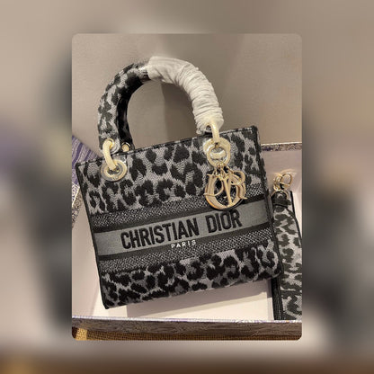Anum Bags Detail
