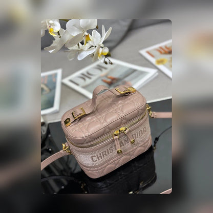 Anum Bags Detail