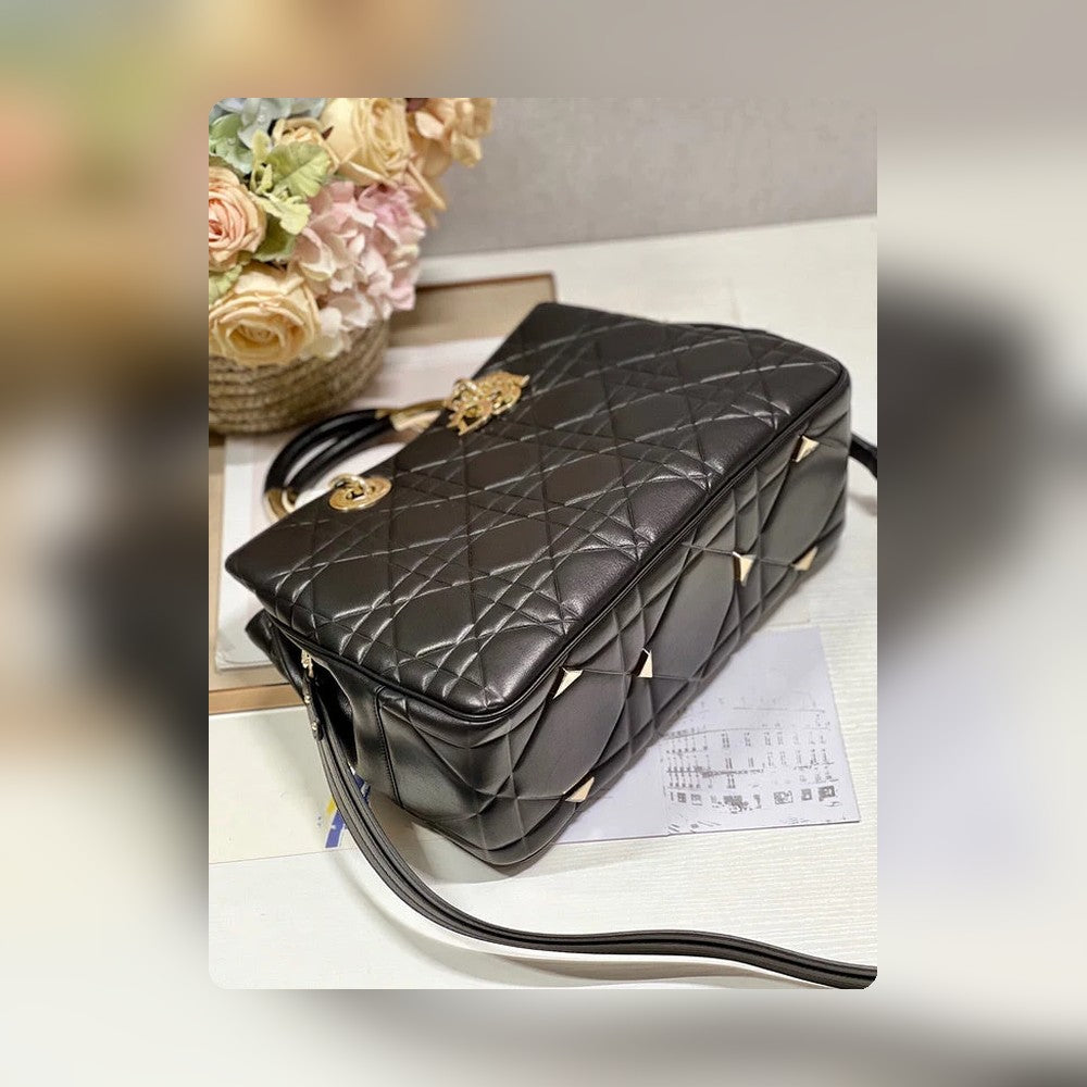 Anum Bags Detail