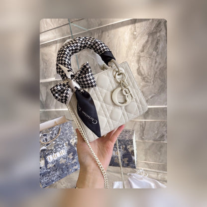 Anum Bags Detail