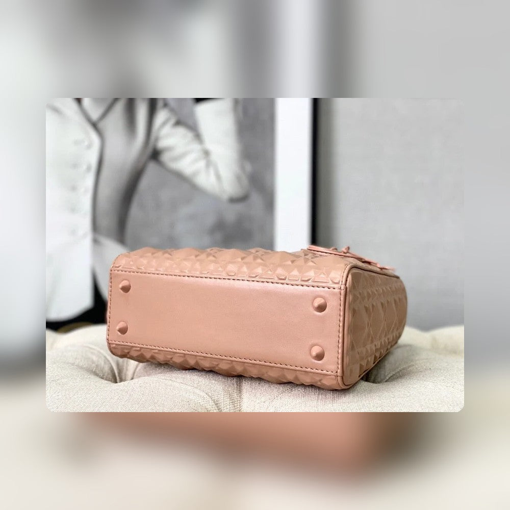 Anum Bags Detail
