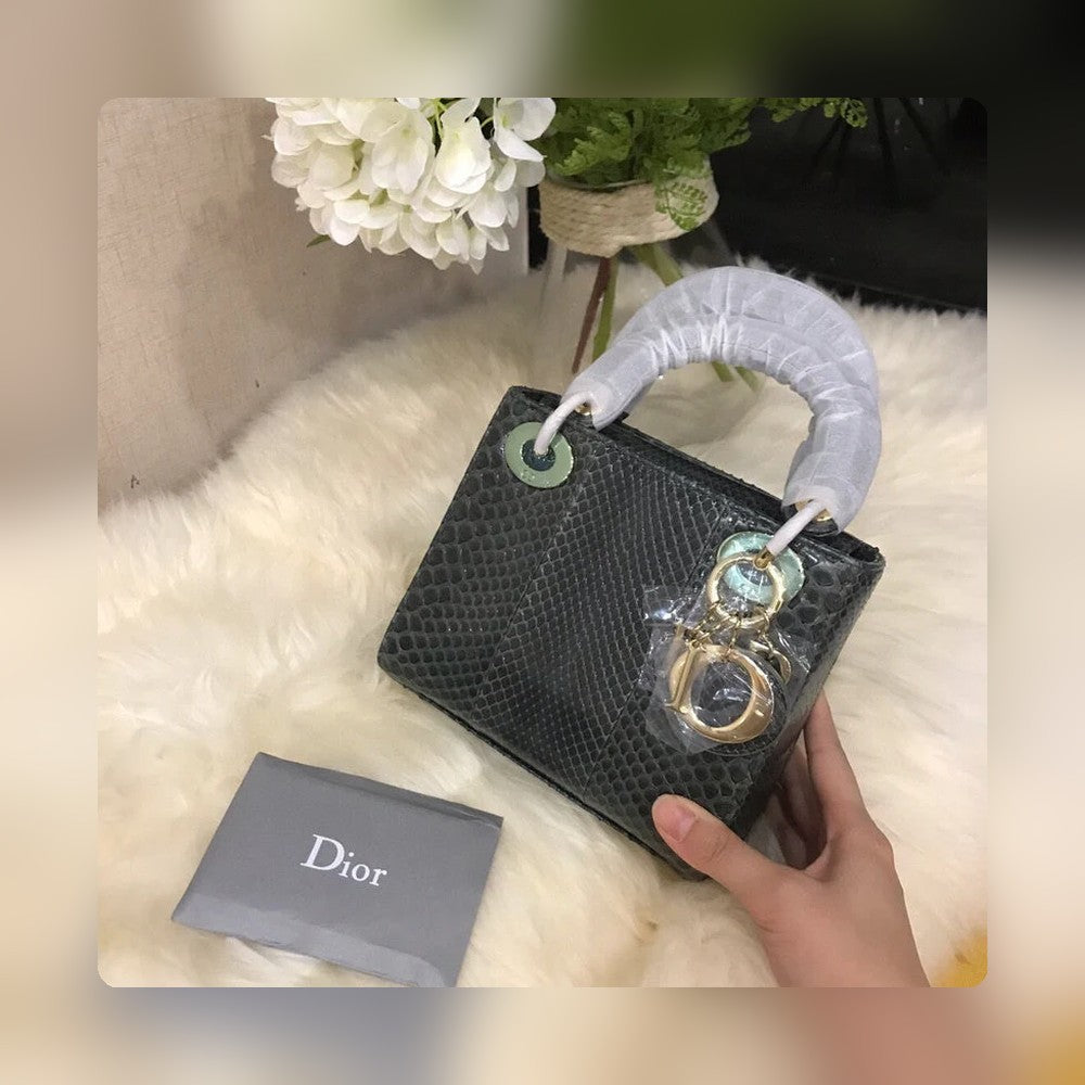Anum Bags Detail