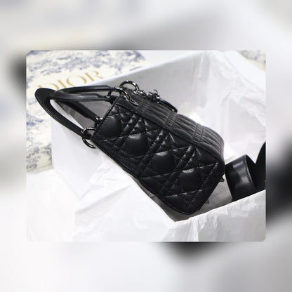 Anum Bags Detail