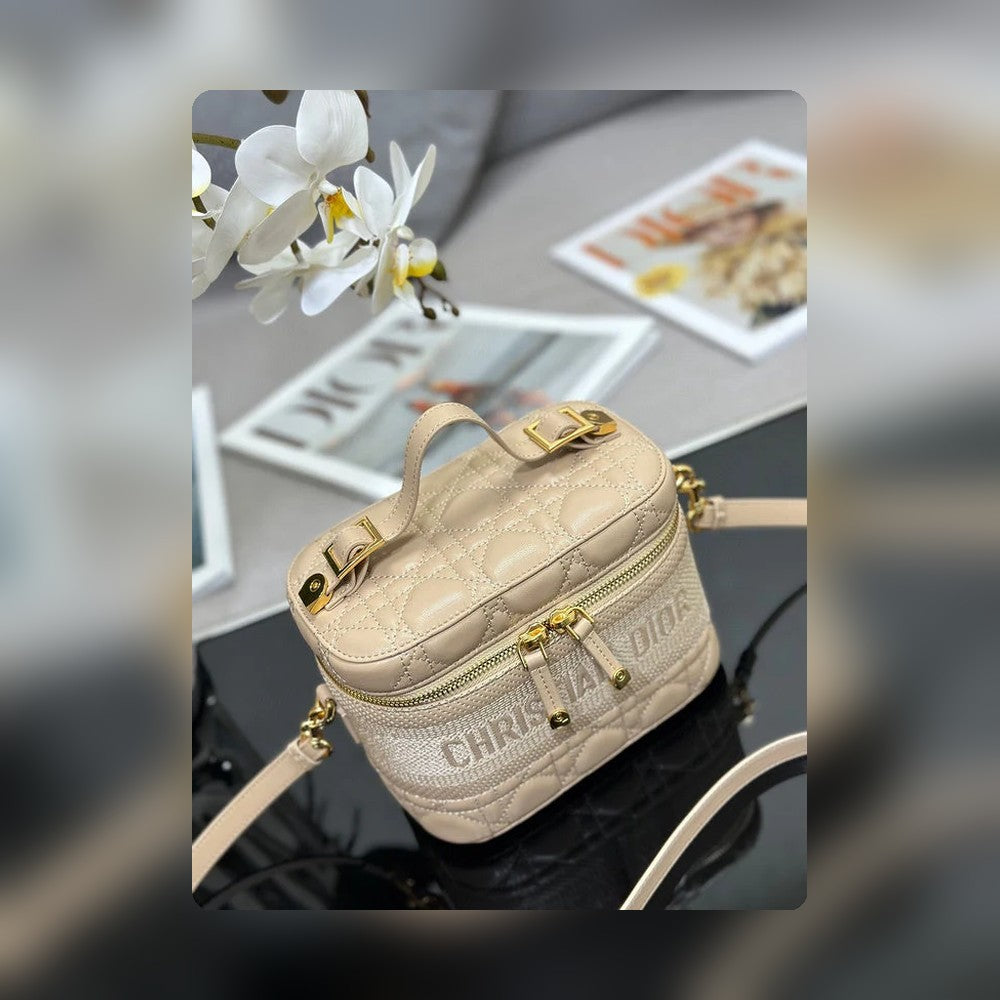 Anum Bags Detail